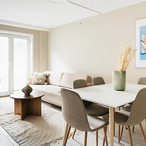  Appartamento Urban - Stylish Scandinavian Gem With French Balcony
