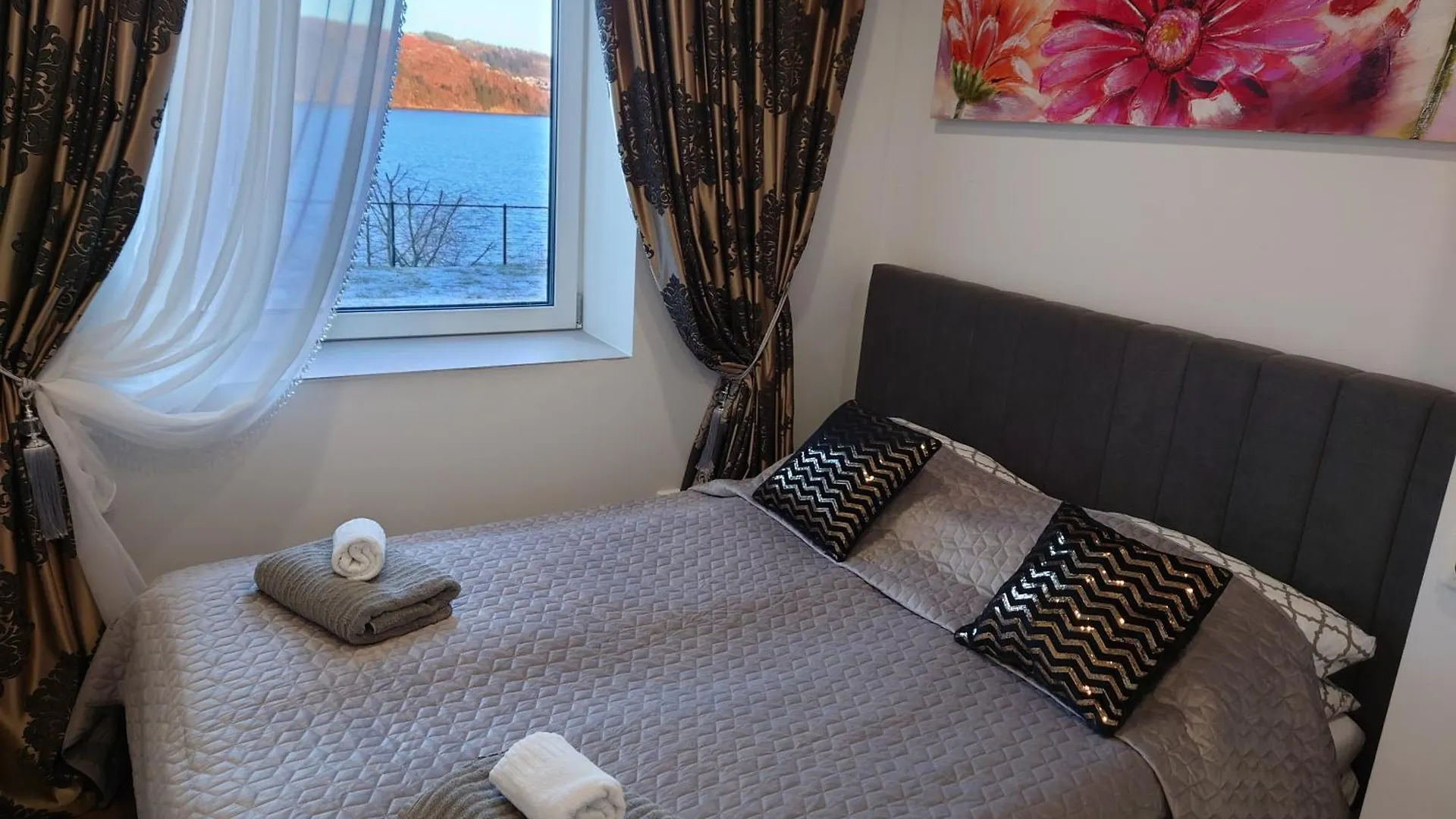 Bergen Sunrise Apartment - Self Check In - Free Parking