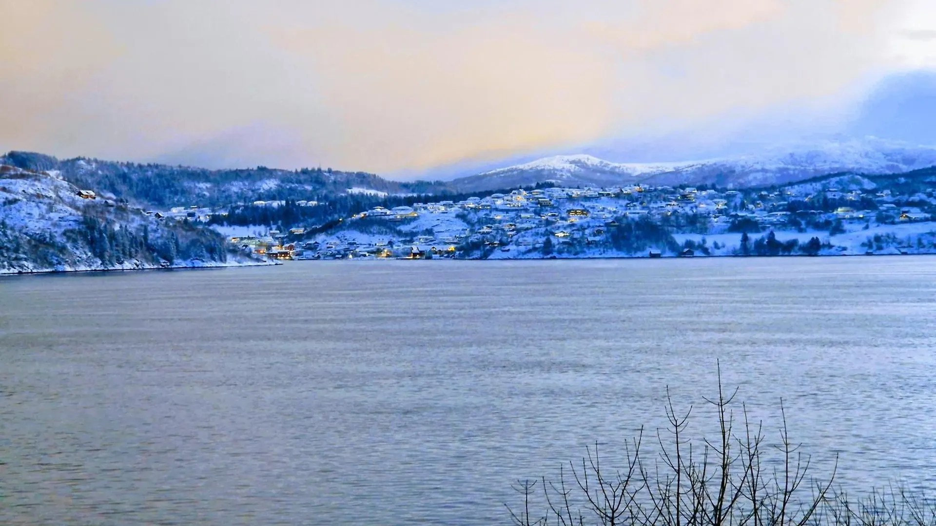 Bergen Sunrise Apartment - Self Check In - Free Parking